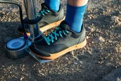 Chaussures Shuttle Flat 13 Chaussures Shuttle Flat -BIKES Soldes LIV SHUTTLE FLAT BLACK MINT ACTION 2